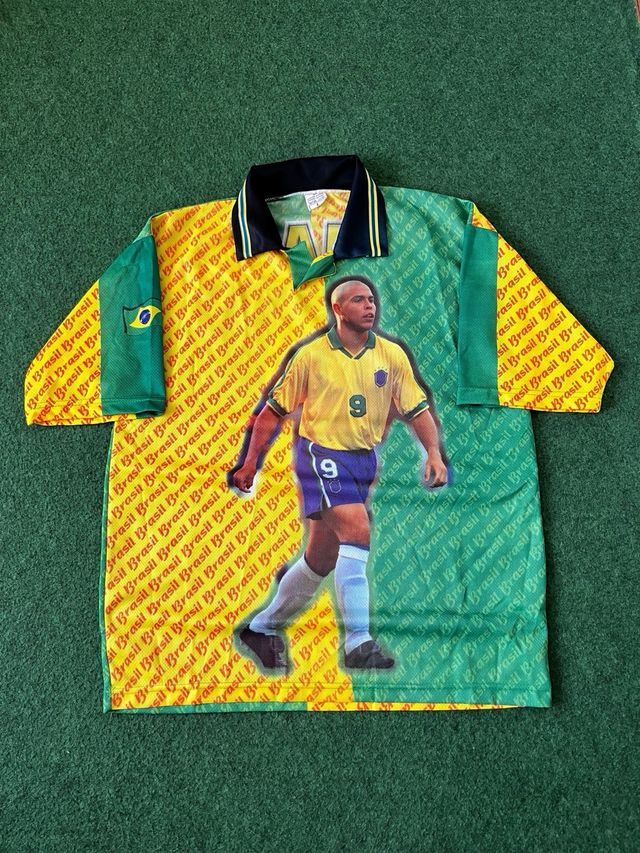 Camiseta Gráfica Brasil Ronaldo #9 90s