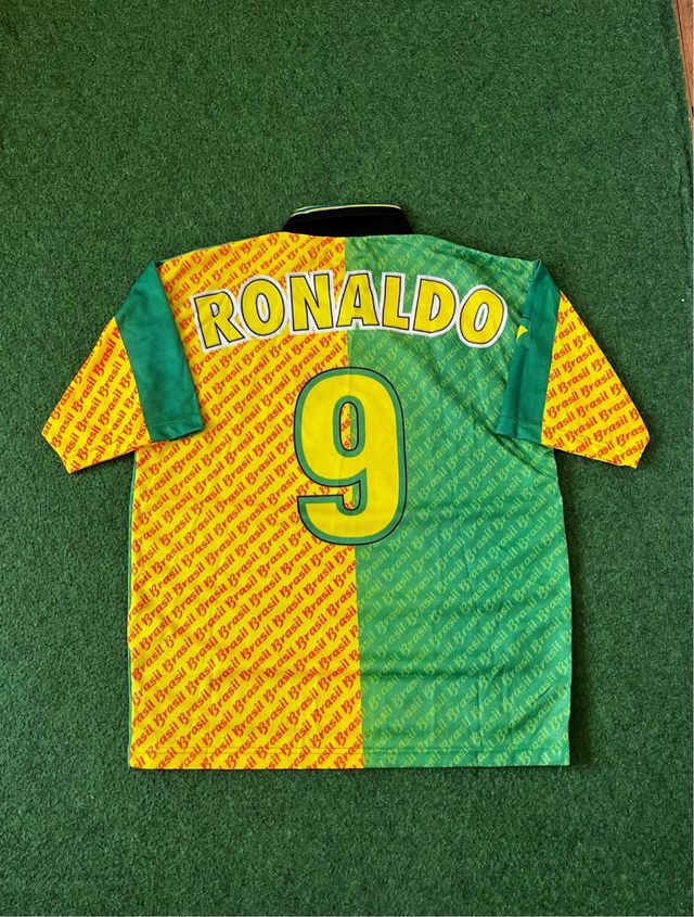Camiseta Gráfica Brasil Ronaldo #9 90s