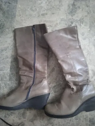 Botas de cuero grises con cuña