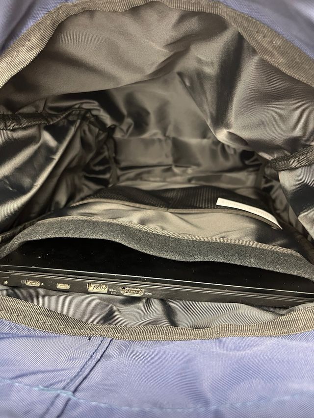 Mochila de viaje Numiko azul y roja