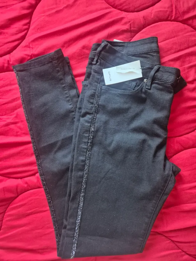 Pantalón negro con brillos para fiestas