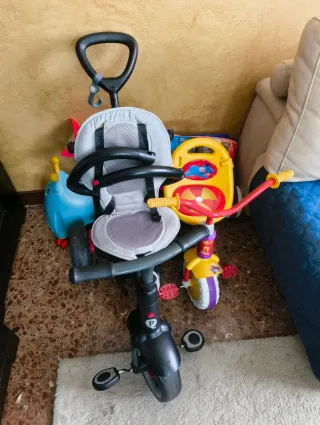 Triciclo para bebé con manillar