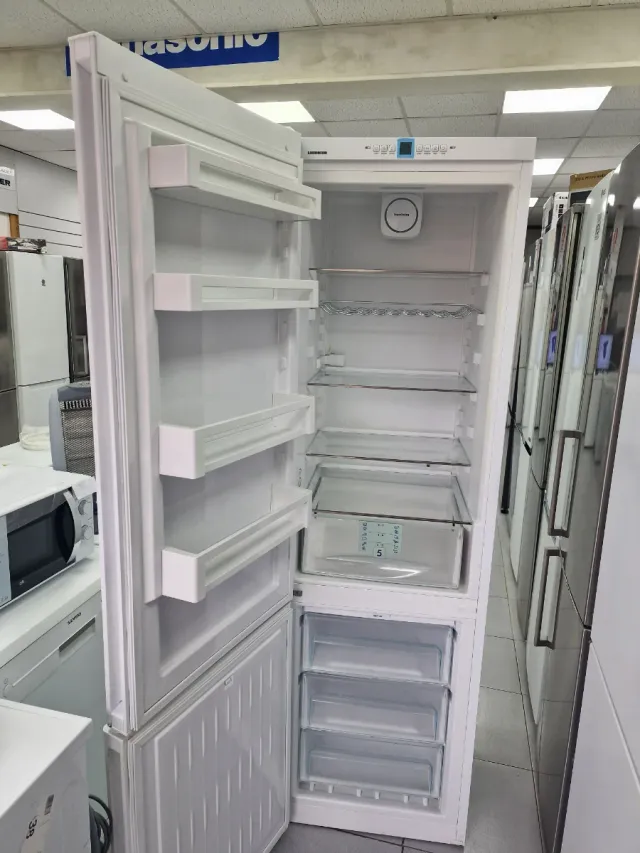 Nevera marca  Liebherr 2m x 60cm