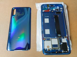 Nuovo kit schermo AMOLED e cover per Xiaomi Mi 9