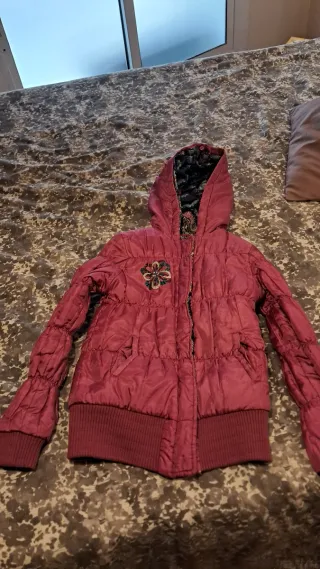 Anorak infantil rosa con capucha