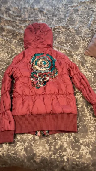 Anorak infantil rosa con capucha