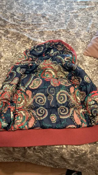 Anorak infantil rosa con capucha