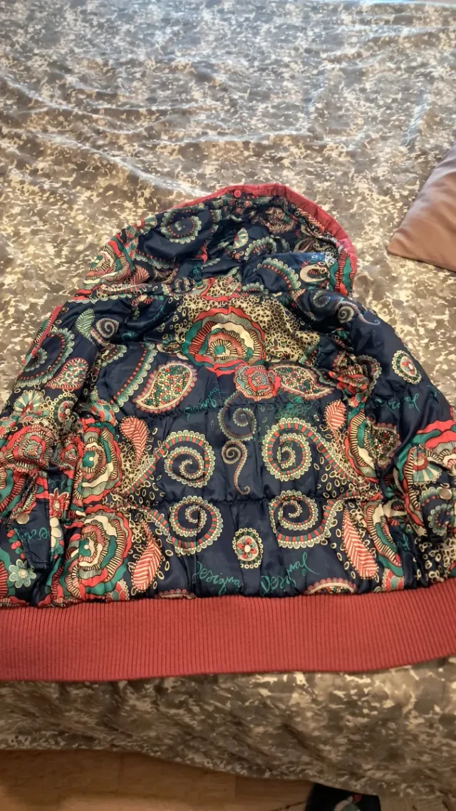 Anorak infantil rosa con capucha