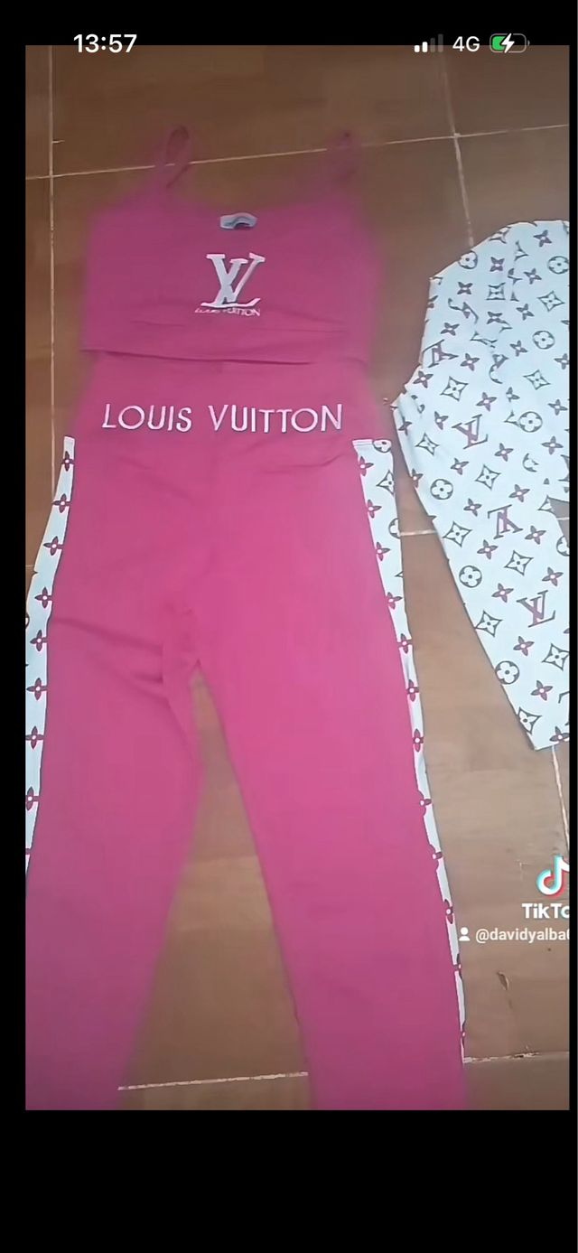 Conjunto Louis Vuitton Rosa y Blanco