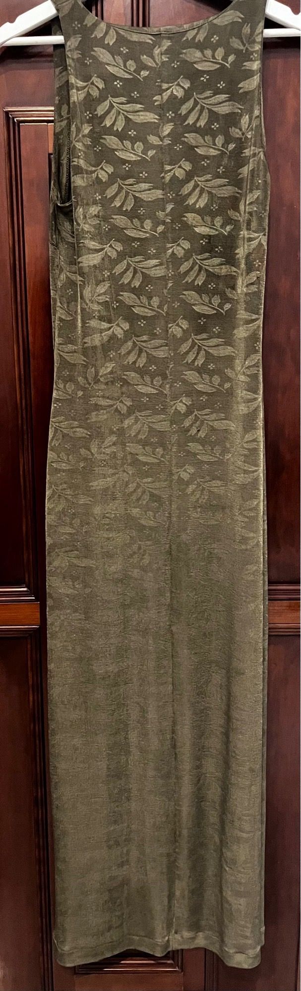 Vestito lungo verde con fantasia foglie