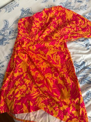 Vestido asimétrico floral rosa y naranja