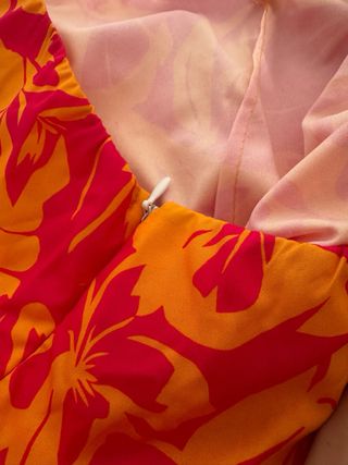 Vestido asimétrico floral rosa y naranja