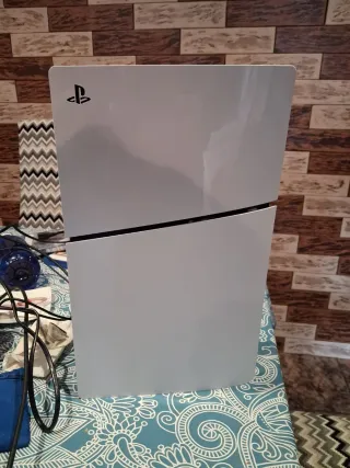 Consola PlayStation 5 con 2 mandos y juegos