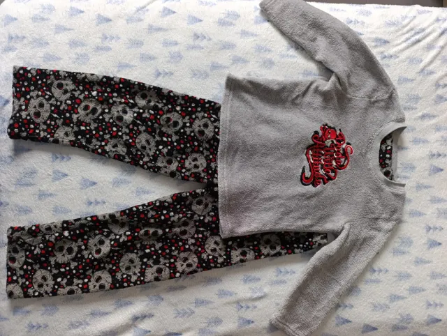 Pijama polar niño calaveras talla 7-8