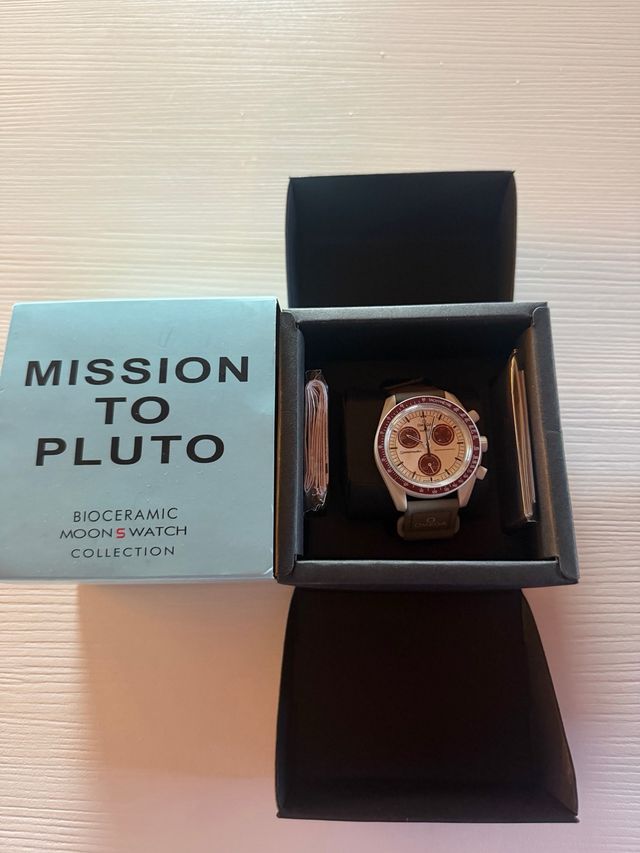 Omega x Swatch Plutón Bioceramic