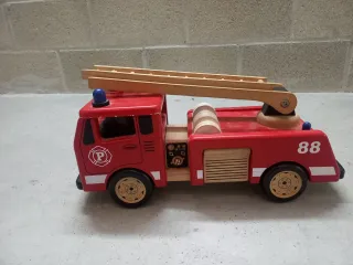 Camión de bomberos de madera