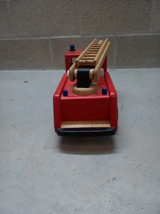 Camión de bomberos de madera