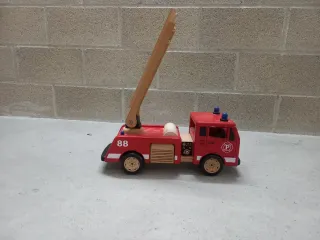 Camión de bomberos de madera