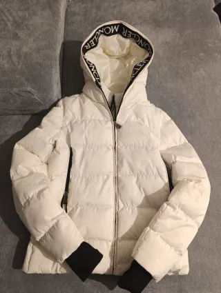 Chaqueta Moncler Blanca y Negra