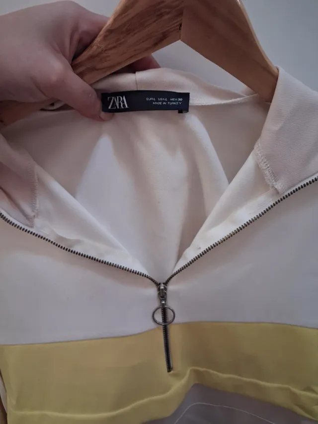 Sudadera fina Zara blanca y amarilla