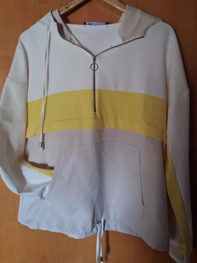Sudadera fina Zara blanca y amarilla