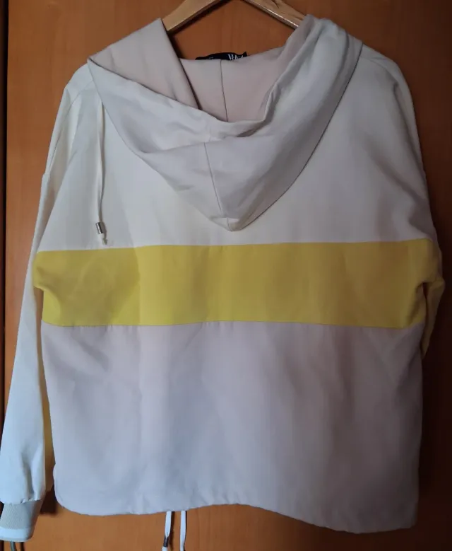 Sudadera fina Zara blanca y amarilla