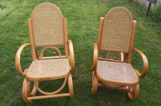 Mecedora infantil de madera y mimbre