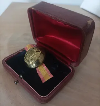 Antigua insignia ojal o botón águila años 40