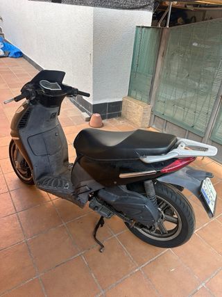 Moto Aprilia Sportcity 250 Negra