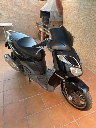 Moto Aprilia Sportcity 250 Negra