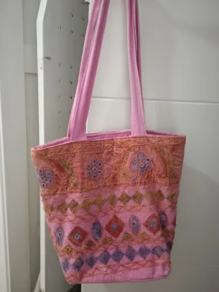 Bolso rosa bordado estilo vintage