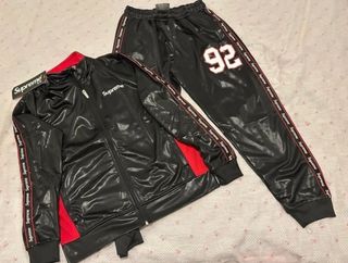 Chándal Supreme Negro y Rojo