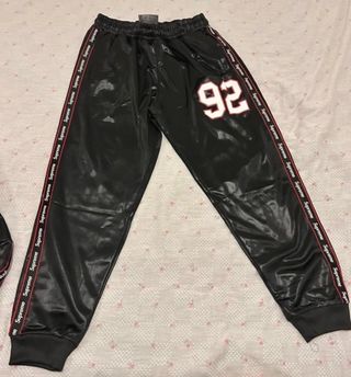 Chándal Supreme Negro y Rojo