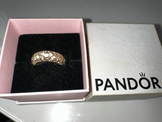 Anillo Pandora Dorado con Diamantes