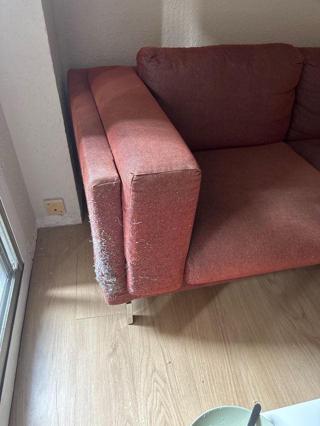 Sofá modular lila está nuevo menos las esquinas