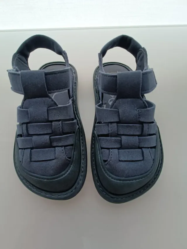 Sandalias respetuosas. Zapato Feroz. 27.