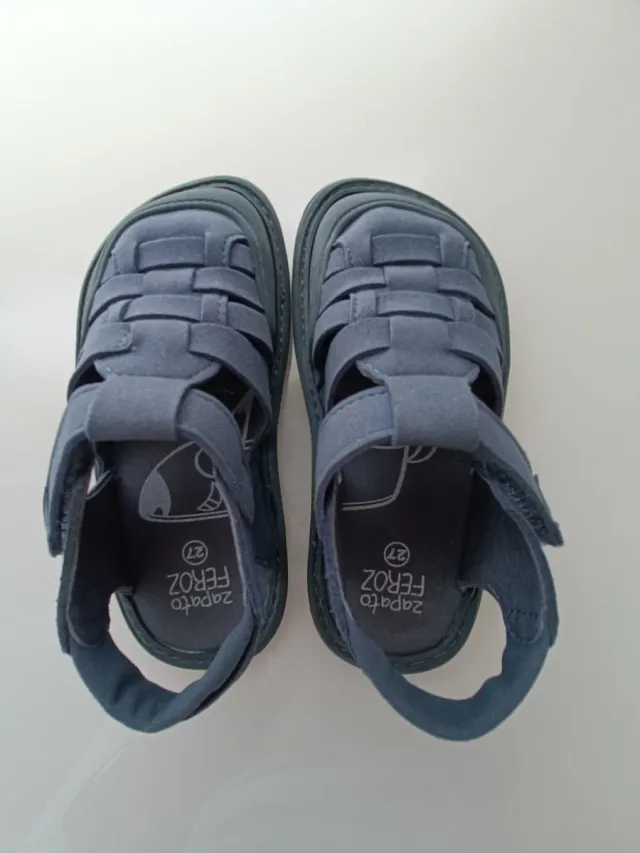 Sandalias respetuosas. Zapato Feroz. 27.