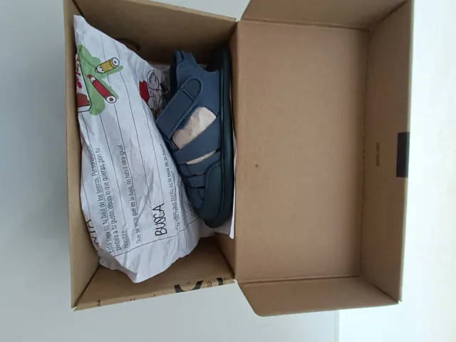 Sandalias respetuosas. Zapato Feroz. 27.