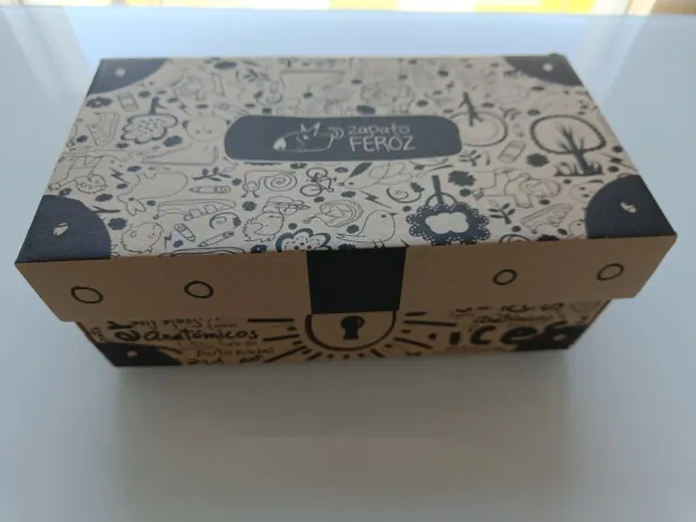 Sandalias respetuosas. Zapato Feroz. 27.