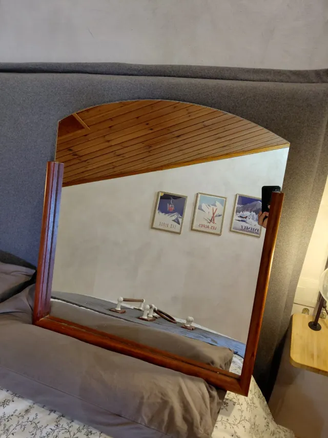 Conjunto espejo y accesorios baño madera