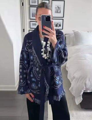 Chaqueta ALANUI estilo pañuelo.