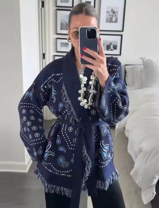 Chaqueta ALANUI estilo pañuelo.