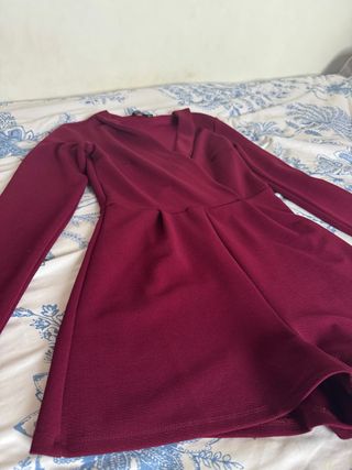 Mono corto granate de manga larga