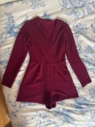 Mono corto granate de manga larga