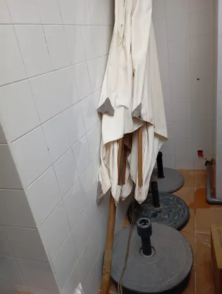 2 Sombrillas Grandes con Base