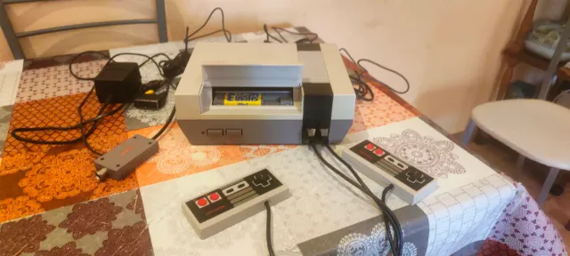 Consola Nintendo NES Edición Española + Juego