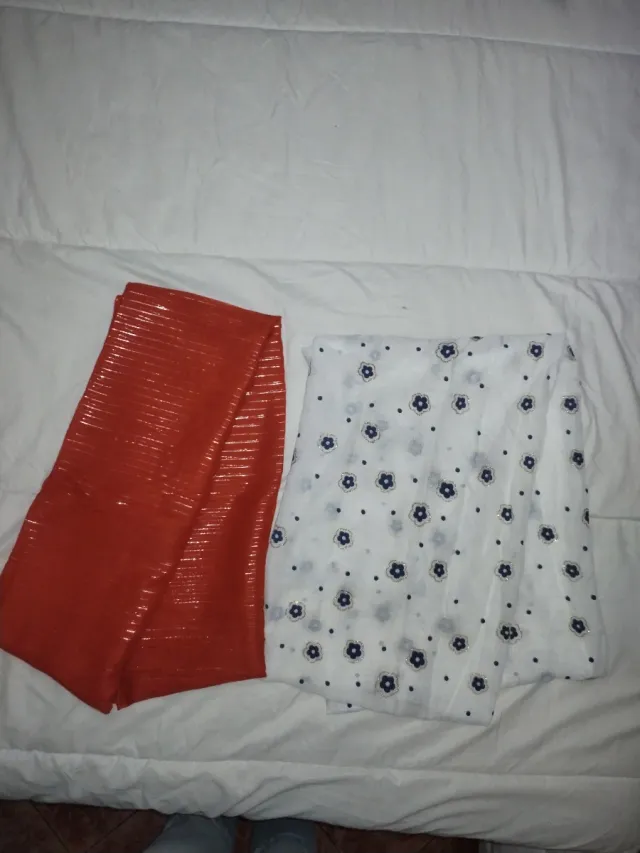 Pañuelos de vestir naranja y blanco