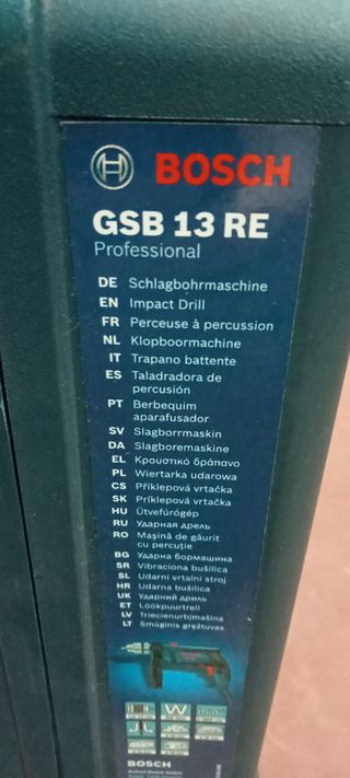 Taladro Bosch con maletín y accesorios