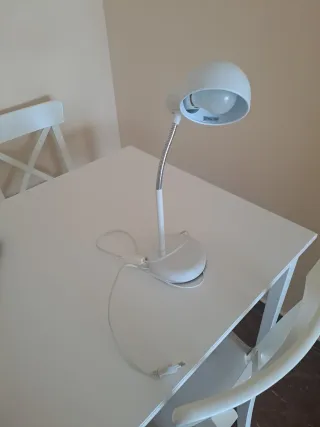 Flexo de escritorio blanco