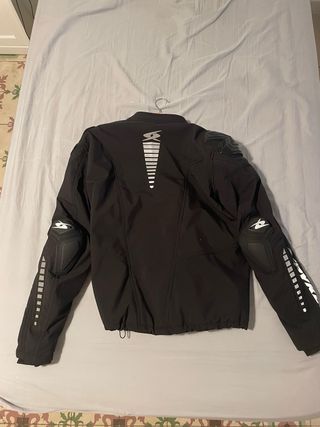Chaqueta de moto negra spike